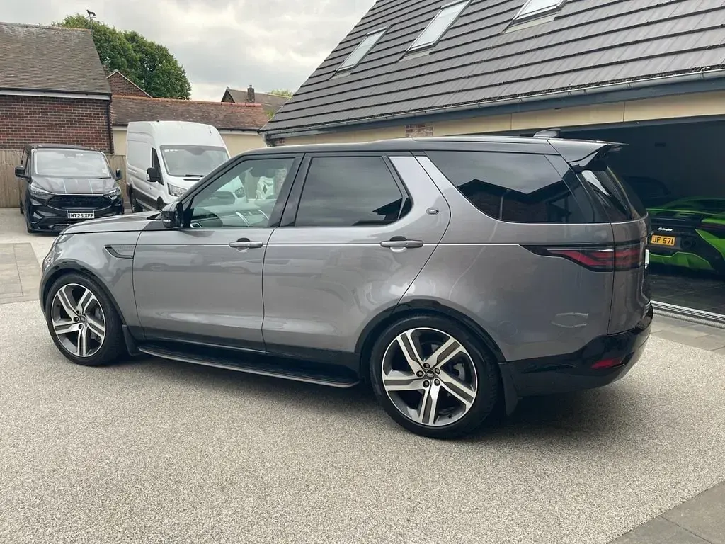 Used Land Rover Discovery SE Dynamic 300 HP (220 kW) 2023 Grey SUV