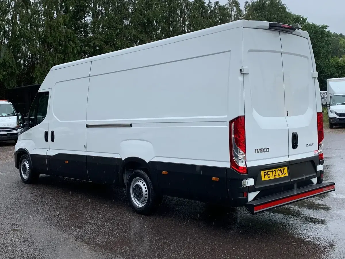 Used Iveco Daily 140 HP (102 kW) 2022 White Van