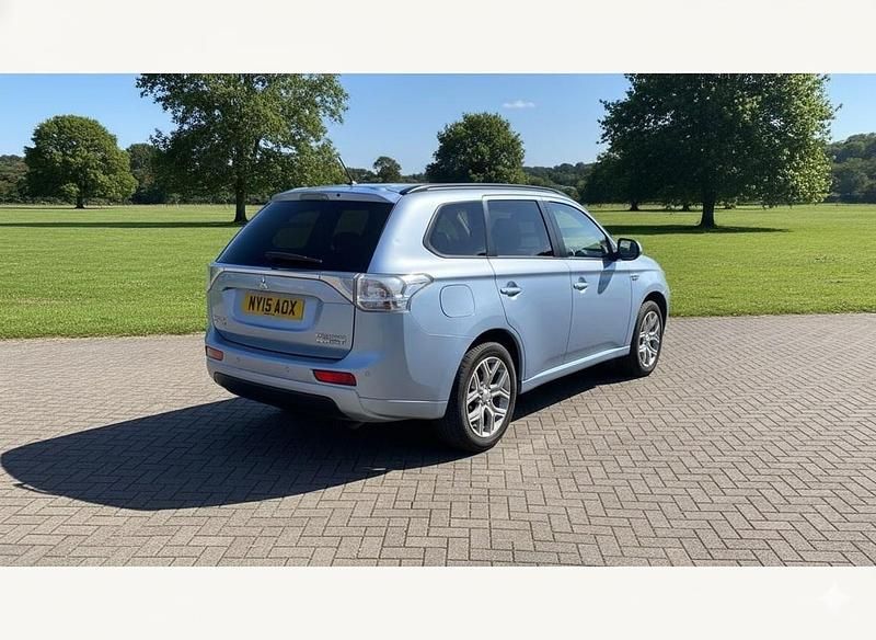 Used Mitsubishi Outlander P-HEV 2015 Blue Estate
