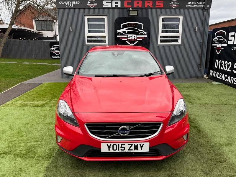 Used Volvo V40 R-Design 122 HP (89 kW) 2015 Red Hatchback