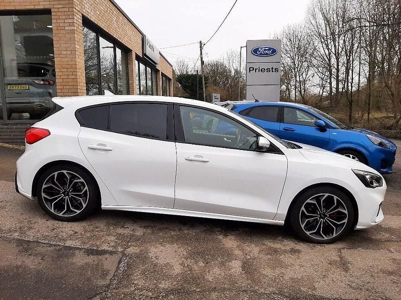 Used Ford Focus ST-Line X 125 HP (91 kW) 2019 Frozen white Hatchback