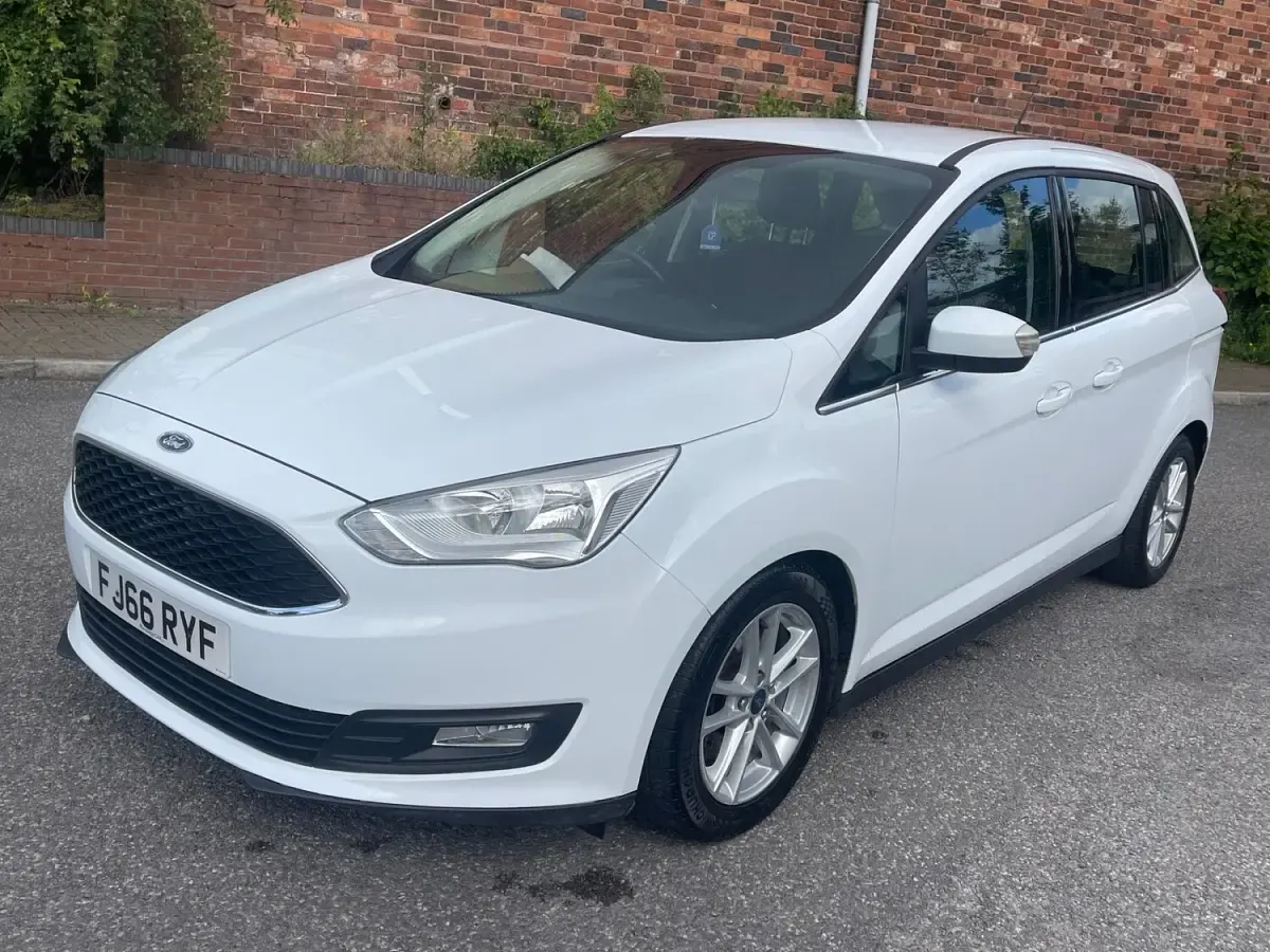 Used Ford Grand C-Max Zetec 120 HP (88 kW) 2016 White MPV