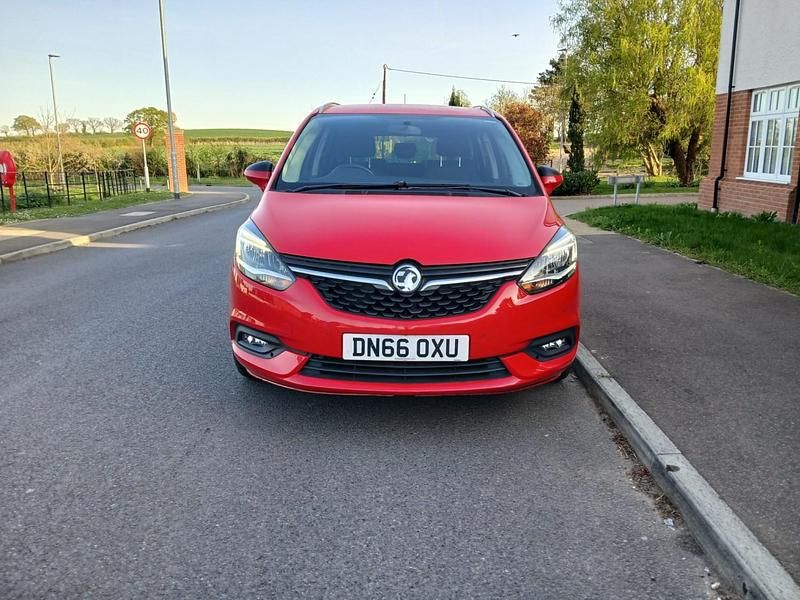 Used Vauxhall Zafira SRi 140 HP (102 kW) 2016 Red MPV