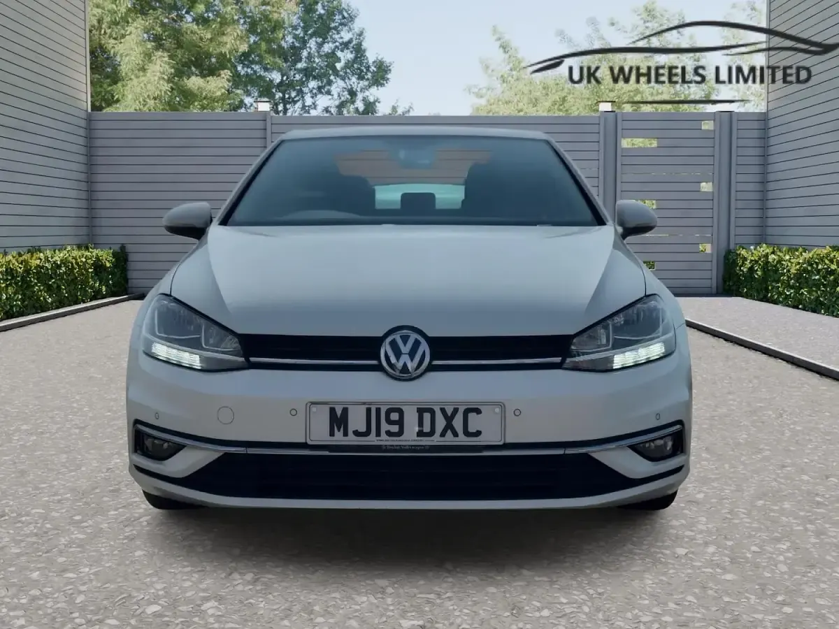 Used VW Golf VII Match 115 HP (84 kW) 2019 White Hatchback
