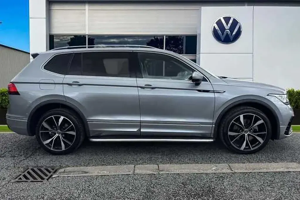 Usado VW Tiguan Allspace R-line 200 HP (147 kW) 2024 Prateado SUV