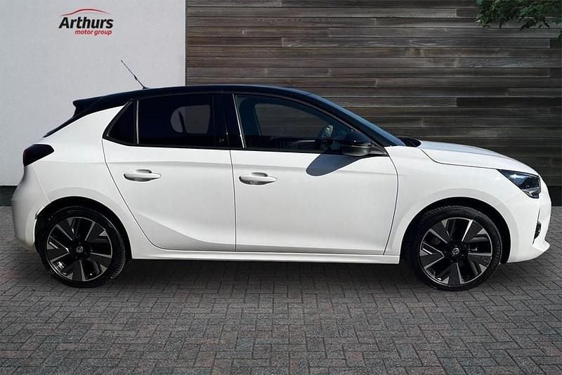 Used Vauxhall Corsa-e SRi 98 kW (134 HP) 2022 White Hatchback
