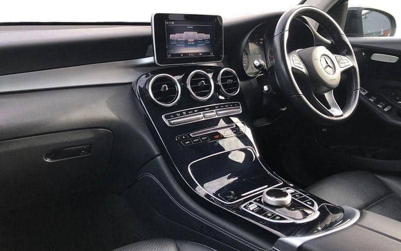 Used Mercedes GLC220 Urban 170 HP (125 kW) 2019 Blue Estate