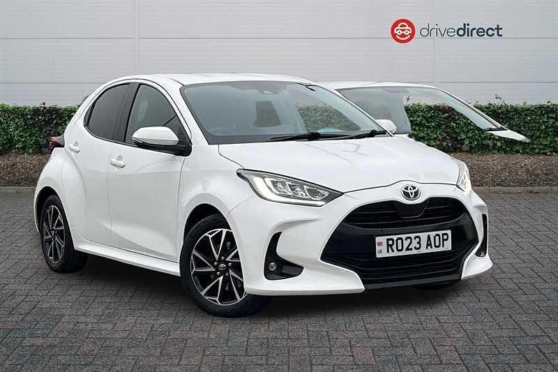 Used Toyota Yaris Hybrid Design 2023 White Hatchback