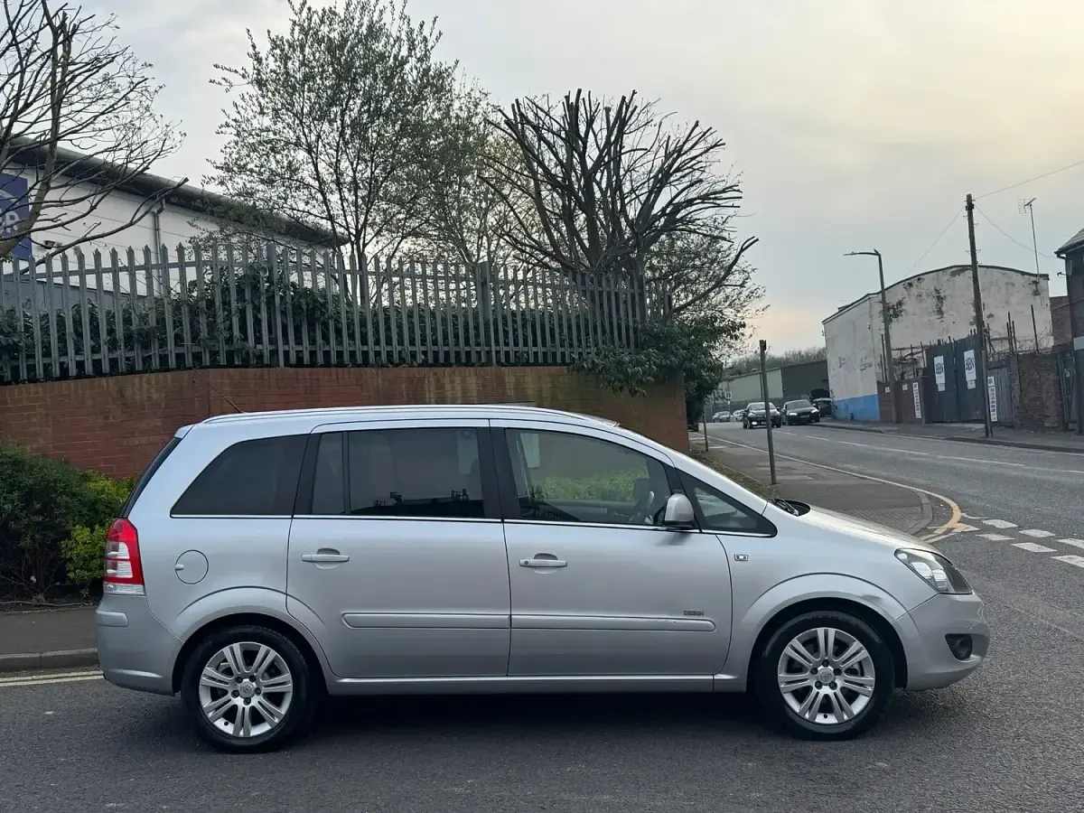 Used Vauxhall Zafira Design Edition 2013 Silver MPV