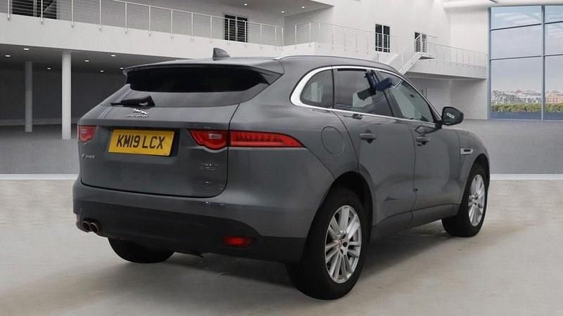 Used Jaguar F-Pace Portfolio 180 HP (132 kW) 2019 Grey SUV