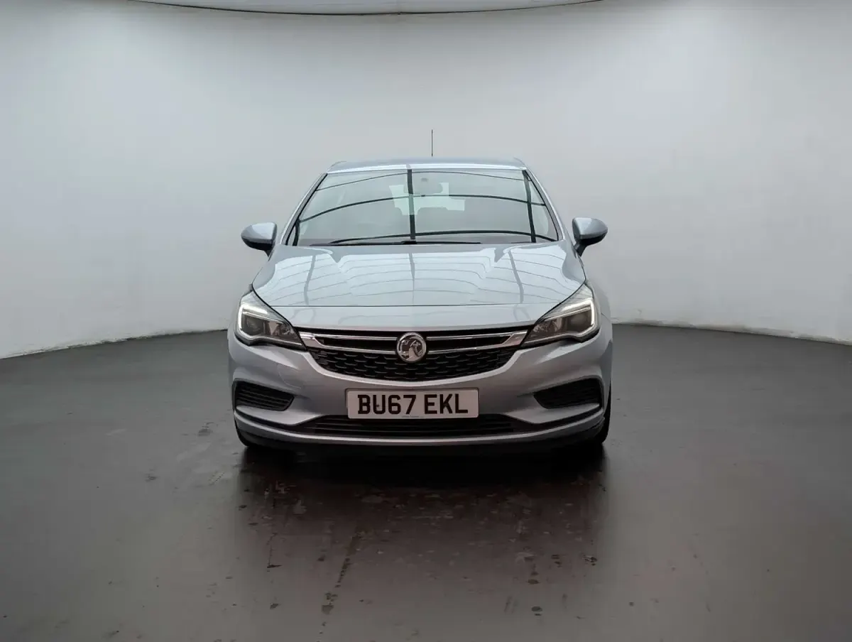 Second-hand Vauxhall Astra Design Edition 125 CP (91 kW) 2017 Argintiu Hatchback