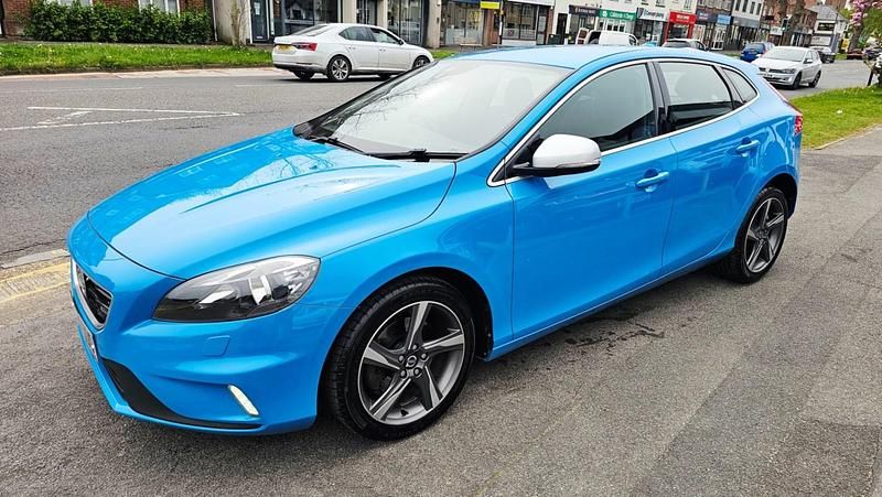 Used Volvo V40 R-Design 150 HP (110 kW) 2014 Blue Hatchback
