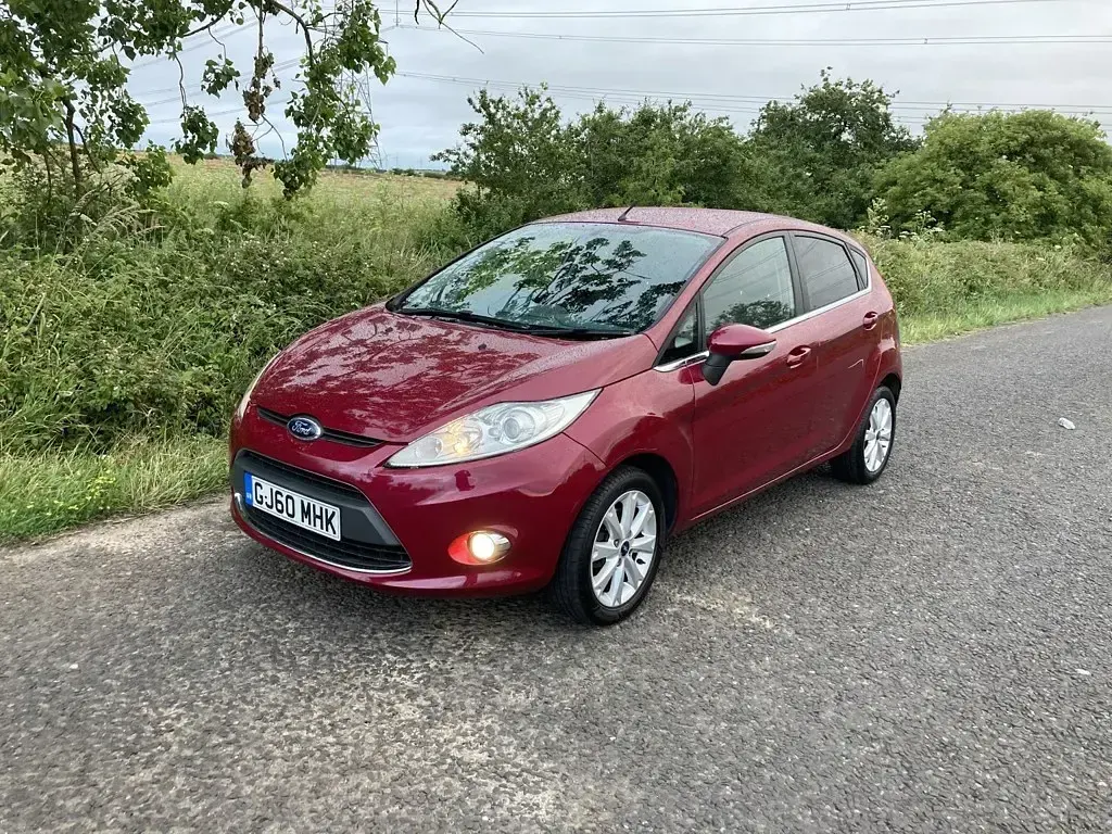 Used Ford Fiesta Zetec 96 HP (70 kW) 2010 Red Hatchback