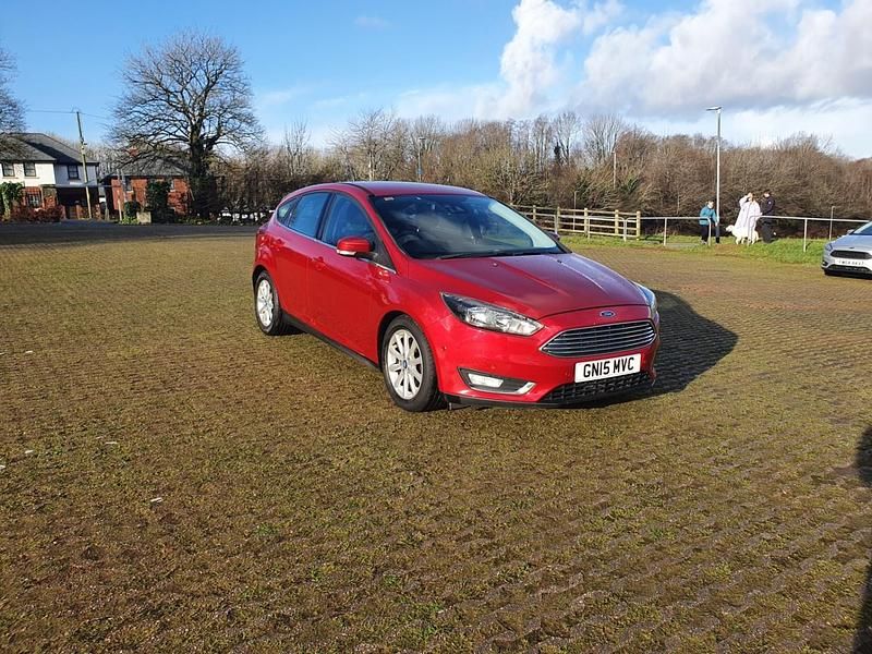 Used Ford Focus Titanium 150 HP (110 kW) 2015 Red Hatchback