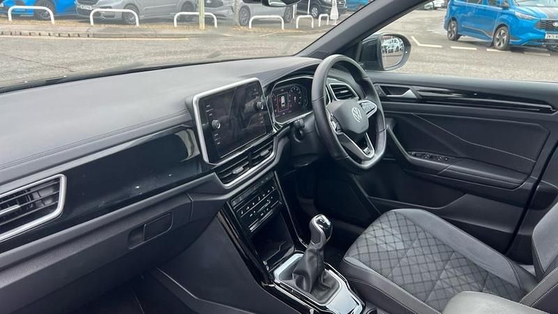 Used VW T-Roc R-line 150 HP (110 kW) 2022 Deep black pearl SUV