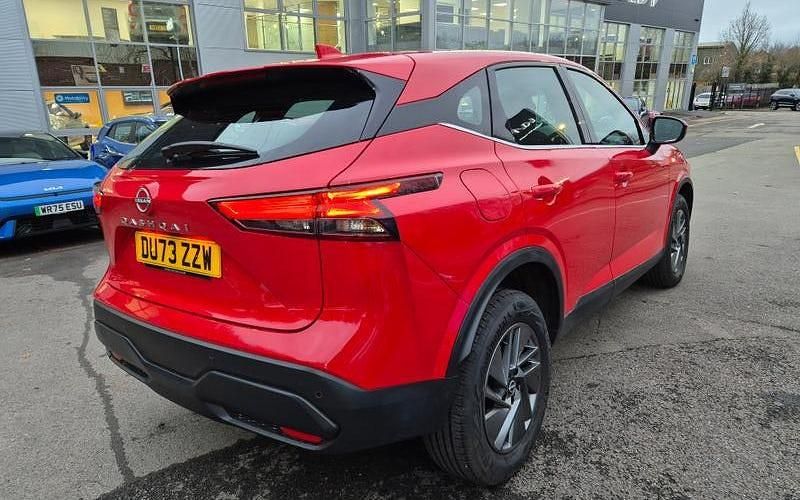 Used Nissan Qashqai Acenta Premium 158 HP (116 kW) 2023 Red SUV