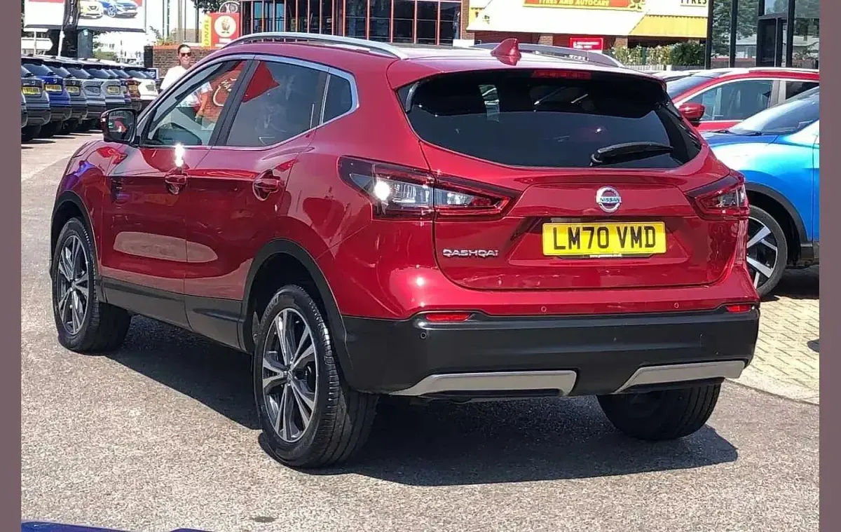 Used Nissan Qashqai N-Connecta 138 HP (101 kW) 2020 Red SUV