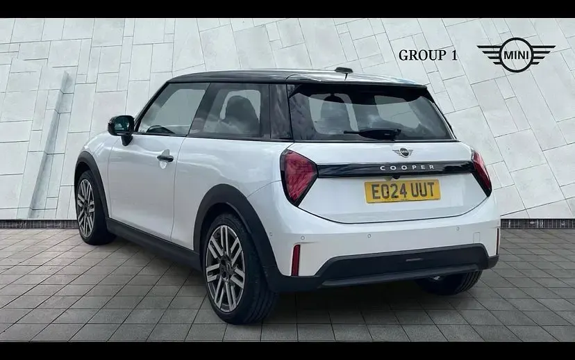 Used Mini Cooper Hatch 154 HP (113 kW) 2024 Nanuq white Hatchback