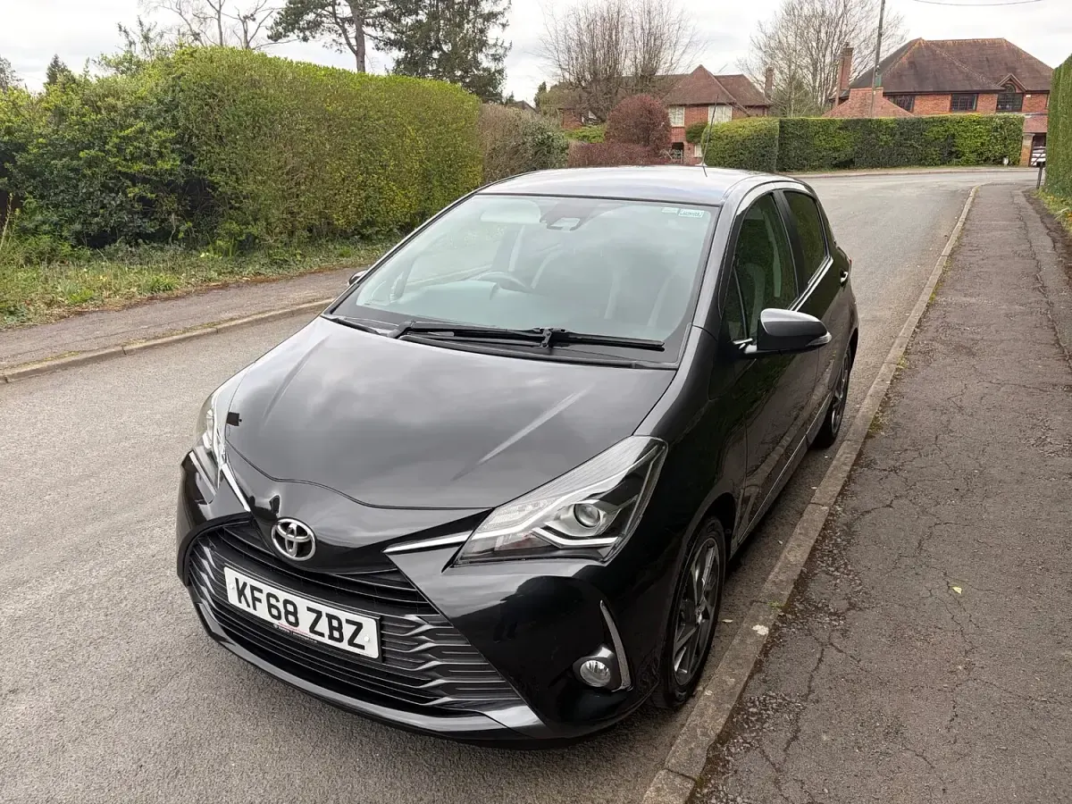 Used Toyota Yaris 107 HP (78 kW) 2019 Black Hatchback