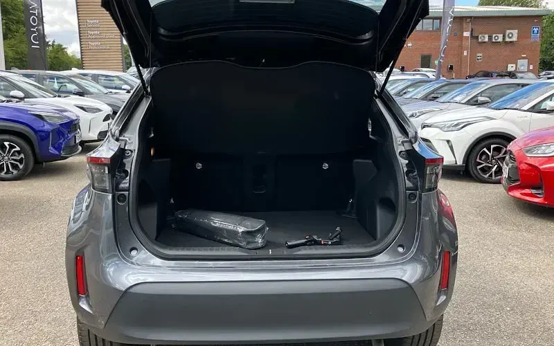Used Toyota Yaris Cross Design 116 HP (85 kW) 2025 Grey SUV