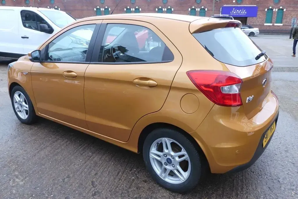 Used Ford Ka Plus Zetec 85 HP (62 kW) 2017 Gold Hatchback
