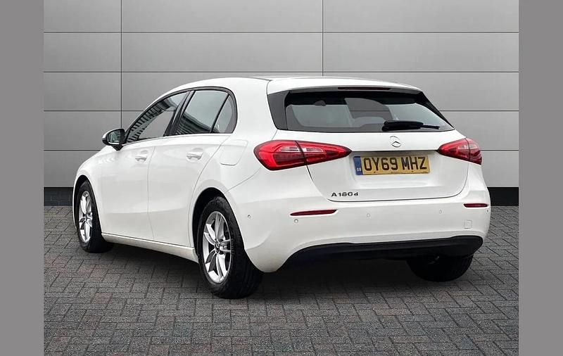 Used Mercedes A180 Executive 116 HP (85 kW) 2019 White Hatchback