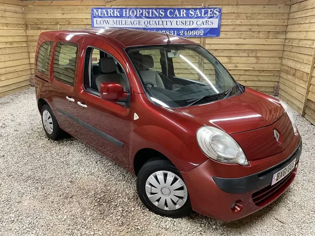 Used Renault Kangoo Expression 105 HP (77 kW) 2011 Red MPV