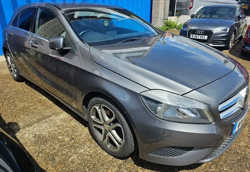 Used Mercedes A180 122 HP (89 kW) 2014 Grey Hatchback