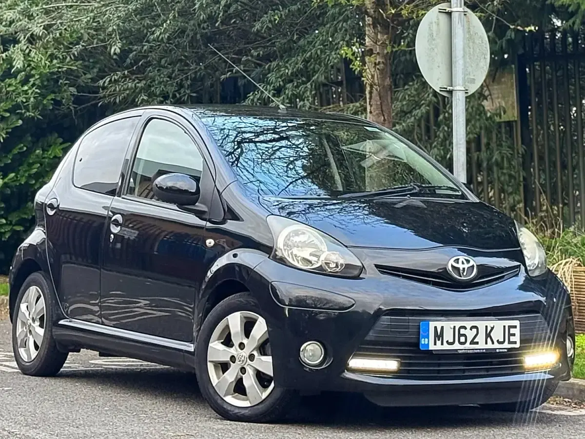 Gebraucht Toyota Aygo 2013 Schwarz Kleinwagen