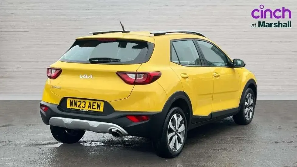 Used Kia Stonic 99 HP (72 kW) 2023 Yellow SUV