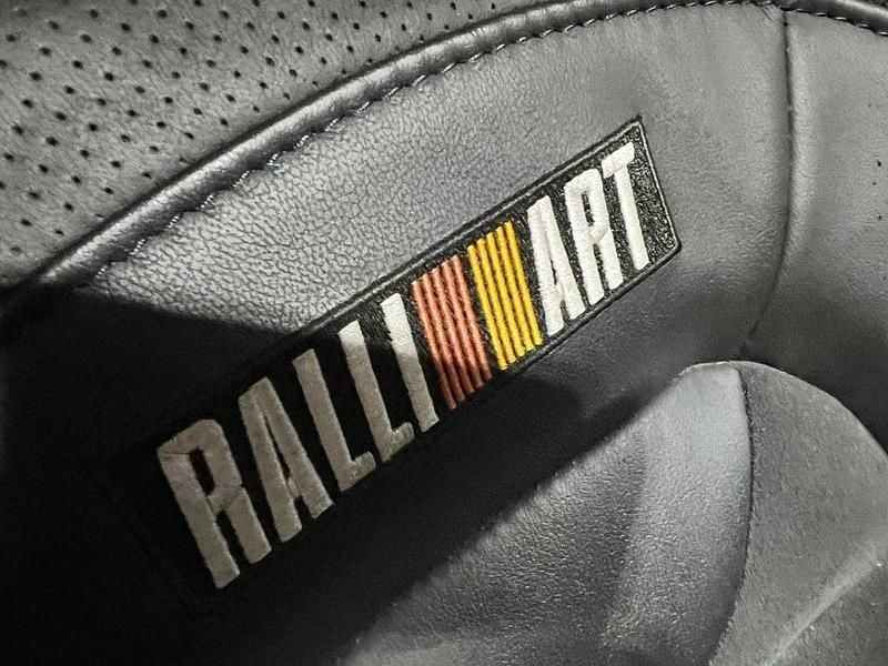 Used Mitsubishi Lancer 2005 White Sedan