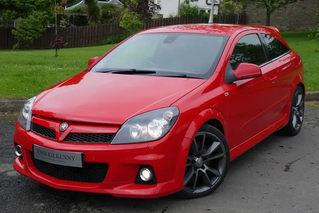 Begagnad Vauxhall Astra 236 HK (173 kW) 2009 Röd Halvkombi