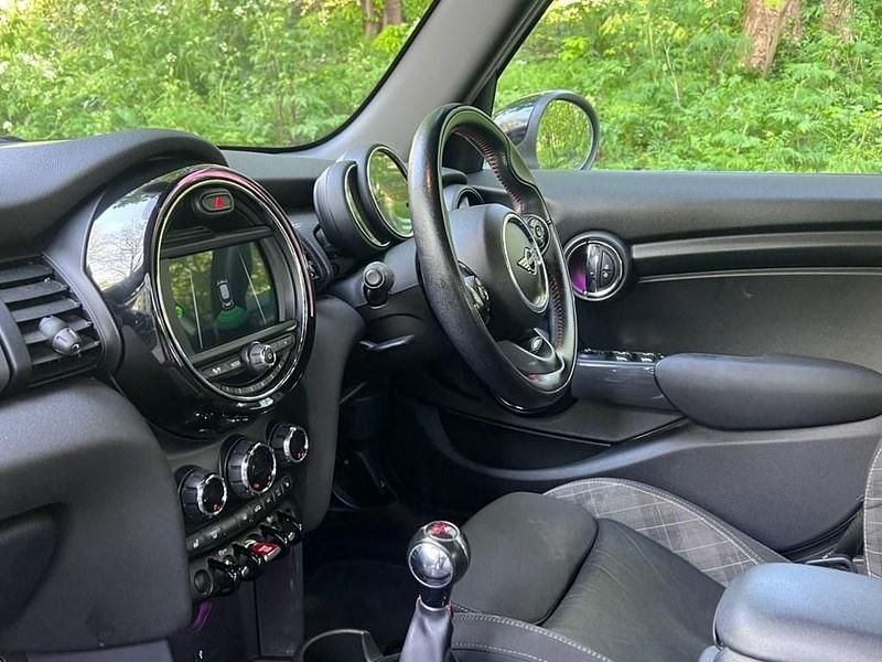 Used Mini Cooper Hatch 136 HP (100 kW) 2019 White Hatchback