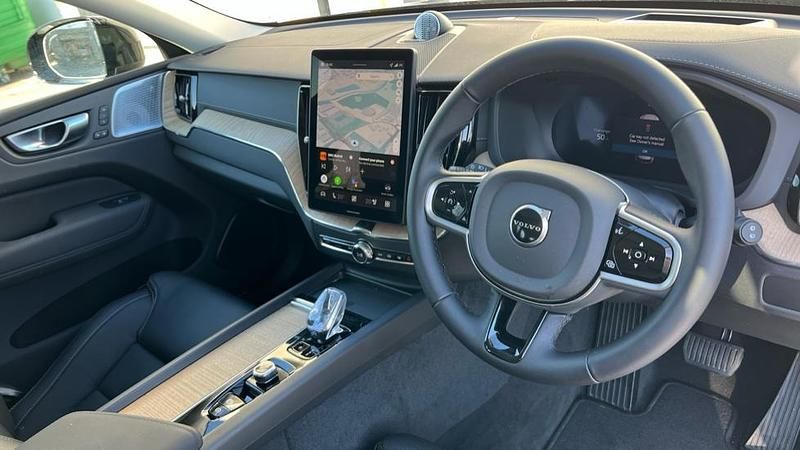 Used Volvo XC60 Ultra 250 HP (183 kW) 2025 Black SUV