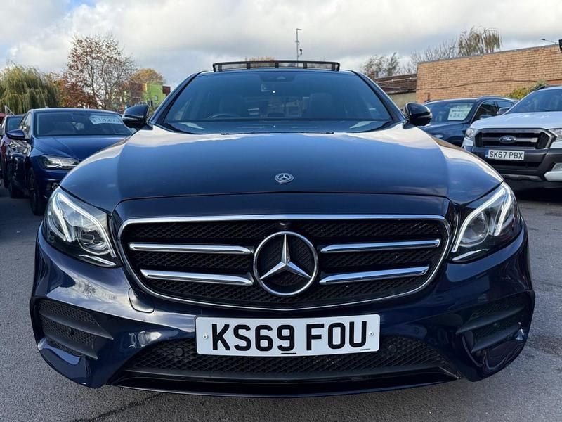 Usado Mercedes E400 AMG line 340 HP (250 kW) 2019 Azul Sedan
