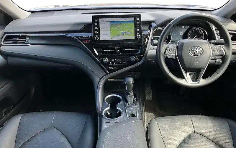 Used Toyota Camry Hybrid 218 HP (160 kW) 2021 Sedan
