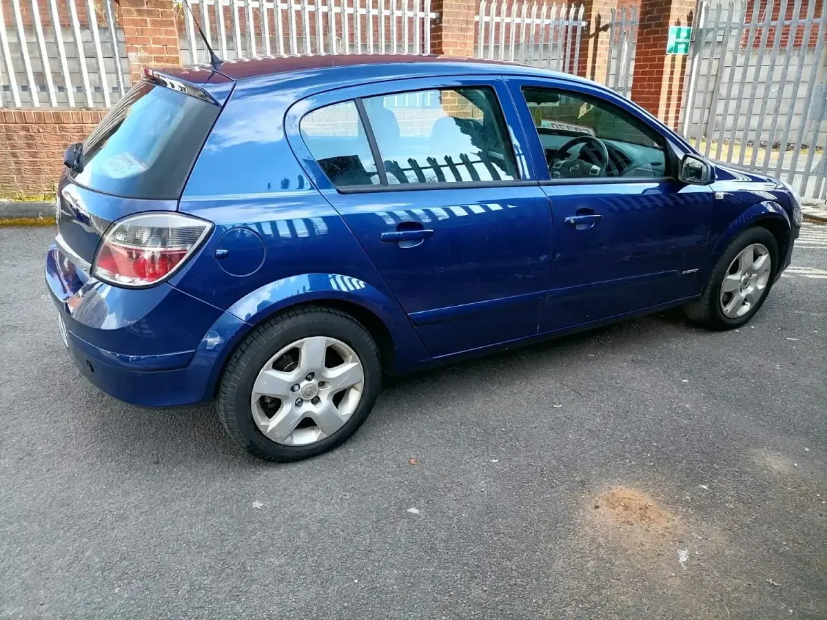 Used Vauxhall Astra 2007 Blue Hatchback
