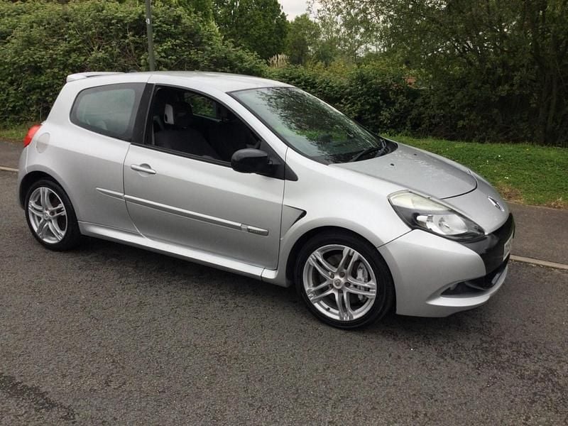 Used Renault Clio II 200 HP (147 kW) 2010 Silver Hatchback