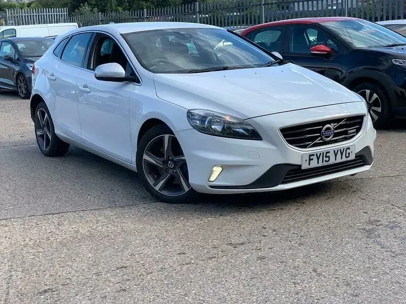 Used Volvo V40 R-Design 190 HP (139 kW) 2015 White Hatchback