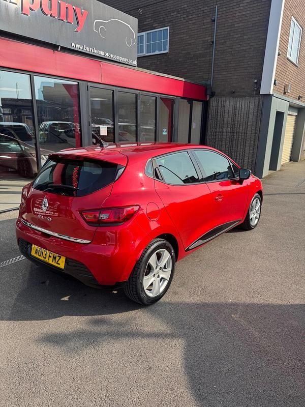 Used Renault Clio IV Dynamique 75 HP (55 kW) 2013 Red Hatchback