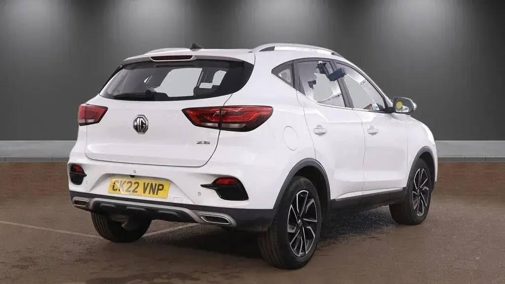 Używany MG ZS Exclusive 106 KM (77 kW) 2022 Biały SUV