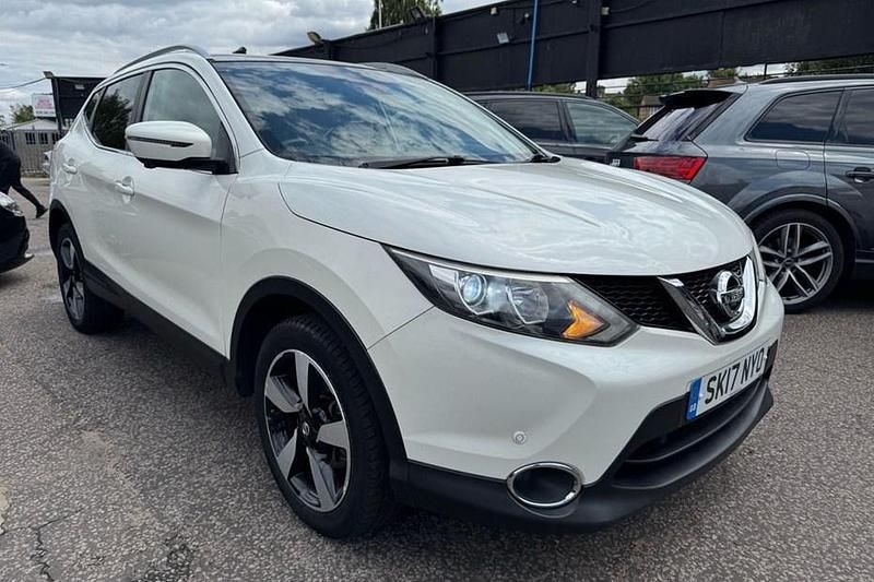 White Used 2017 Nissan Qashqai N-Connecta SUV | £7,499 (Fair price) - Image 1/1