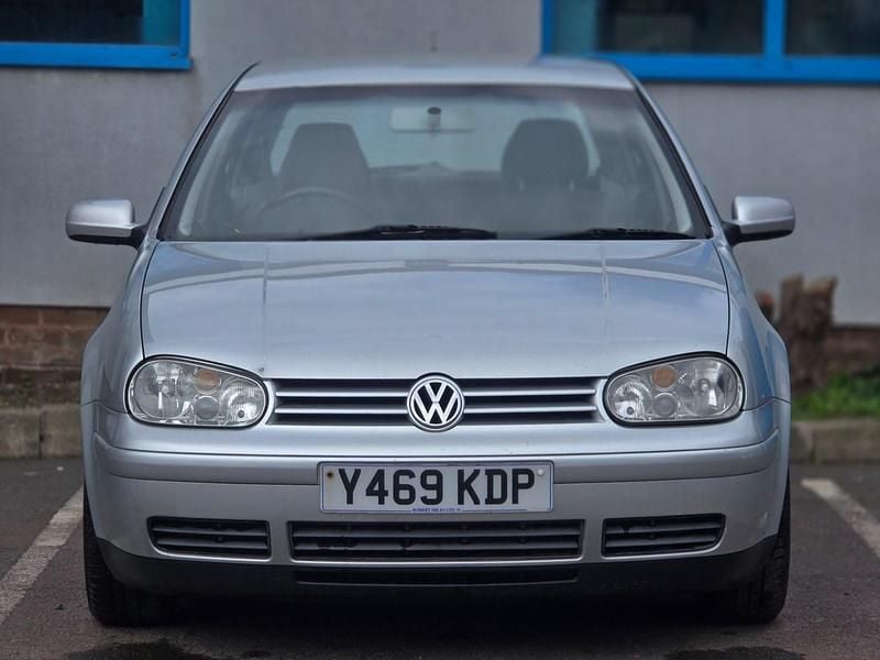 Usado VW Golf IV GTI 2001 Prateado Citadino