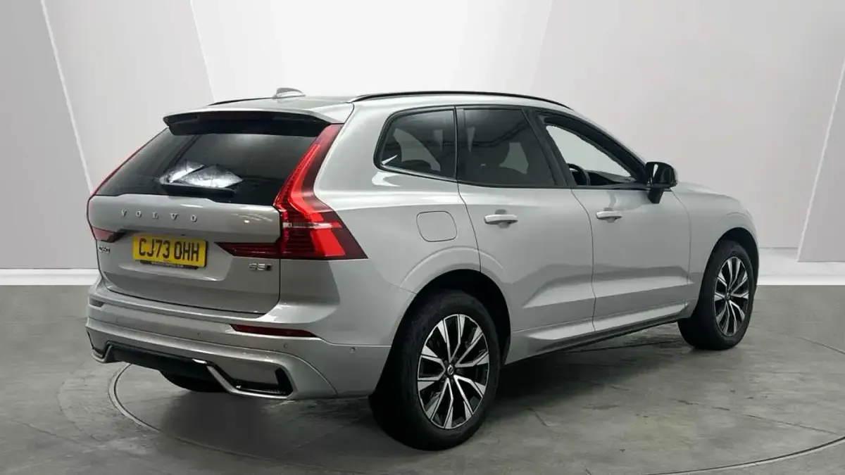 Used Volvo XC60 Plus 247 HP (181 kW) 2024 Silver SUV