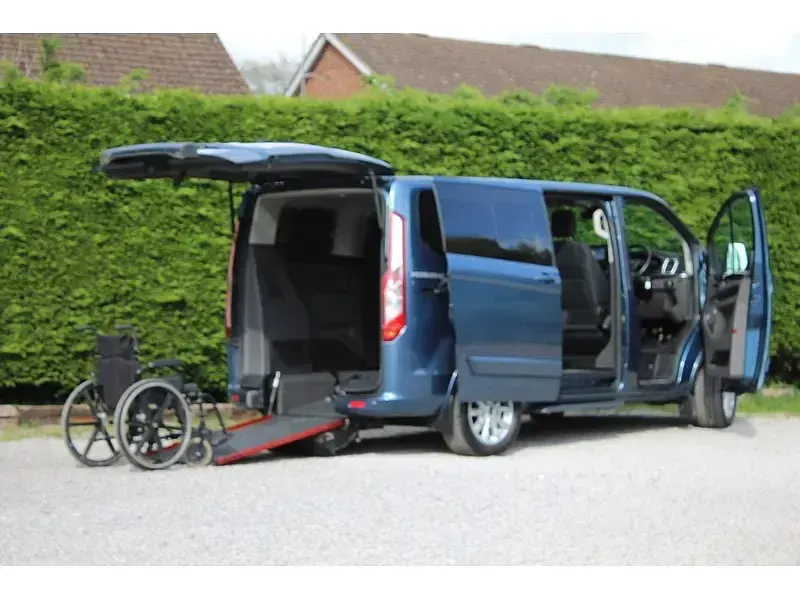 Usado Ford Tourneo Custom 130 CV (95 kW) 2019 Azul Van