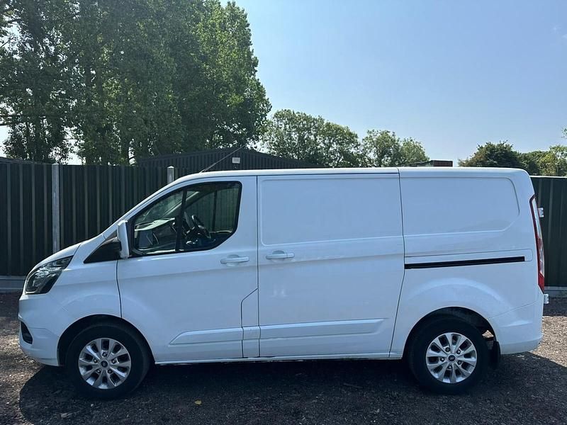 Used Ford Transit Custom Limited 130 HP (95 kW) 2021 White Van