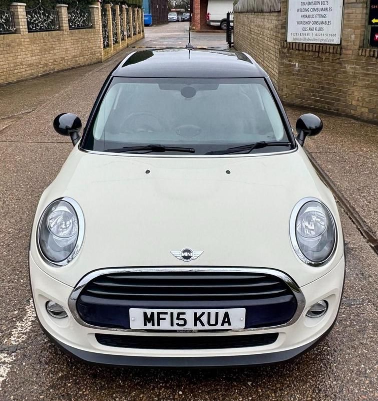 Used Mini Cooper Hatch 2015 White Hatchback