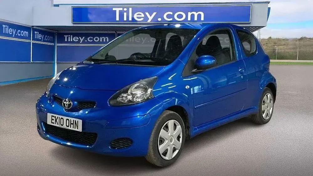Used Toyota Aygo 67 HP (49 kW) 2010 Blue Hatchback