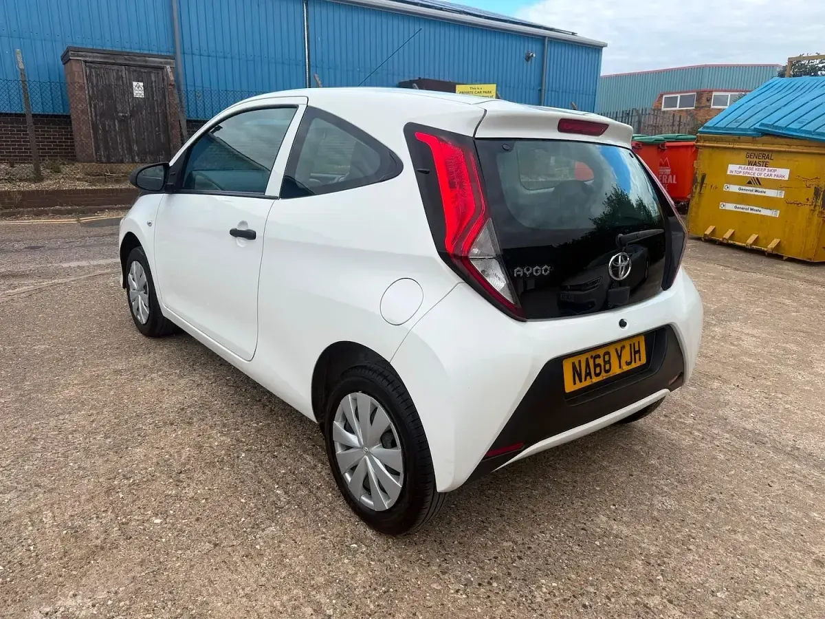 Used Toyota Aygo 72 HP (52 kW) 2019 White Hatchback