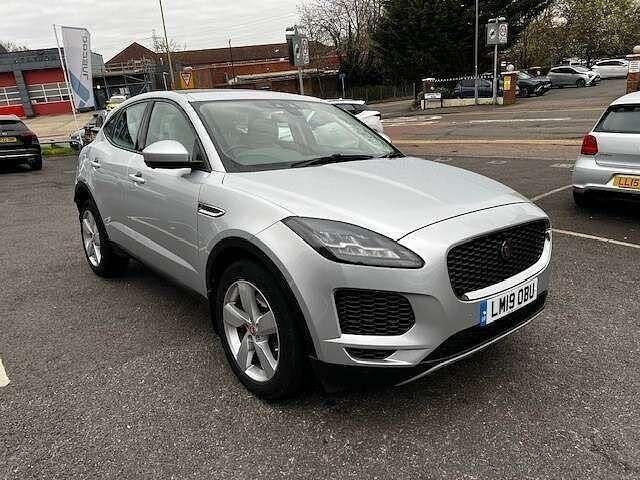 Używany Jaguar E-Pace SE 180 KM (132 kW) 2019 Srebrny SUV